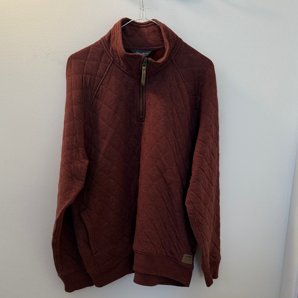 Men’s 3/4 zip top.